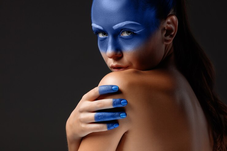 portrait-woman-who-is-posing-covered-with-blue-paint_155003-15211