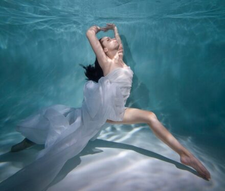 young-woman-posing-submerged-underwater-flowy-dress_23-2149002608