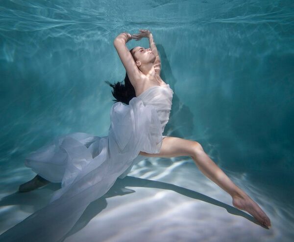 young-woman-posing-submerged-underwater-flowy-dress_23-2149002608