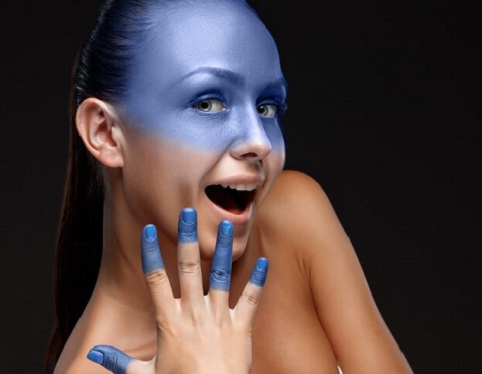 portrait-woman-who-is-posing-covered-with-blue-paint_155003-8865